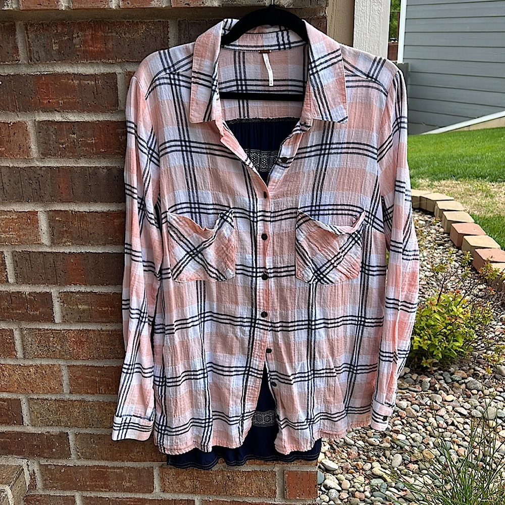 FREE PEOPLE Ladies size M Rayon Plaid button up long sleeve w/handkerchief back